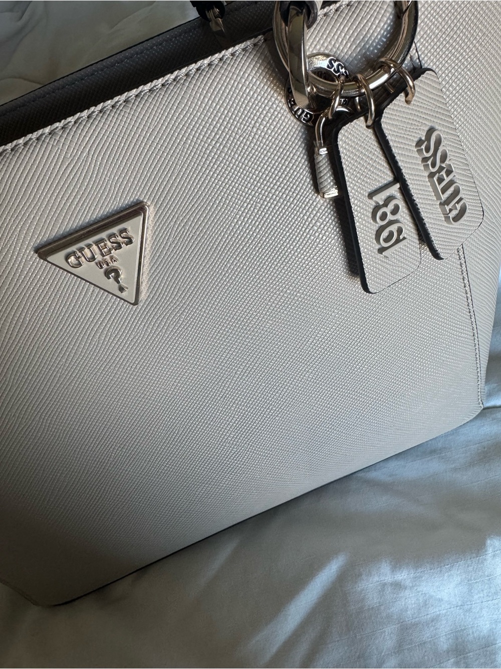 Guess Noelle Bag 🤎🤍 - Picture 2 of 4